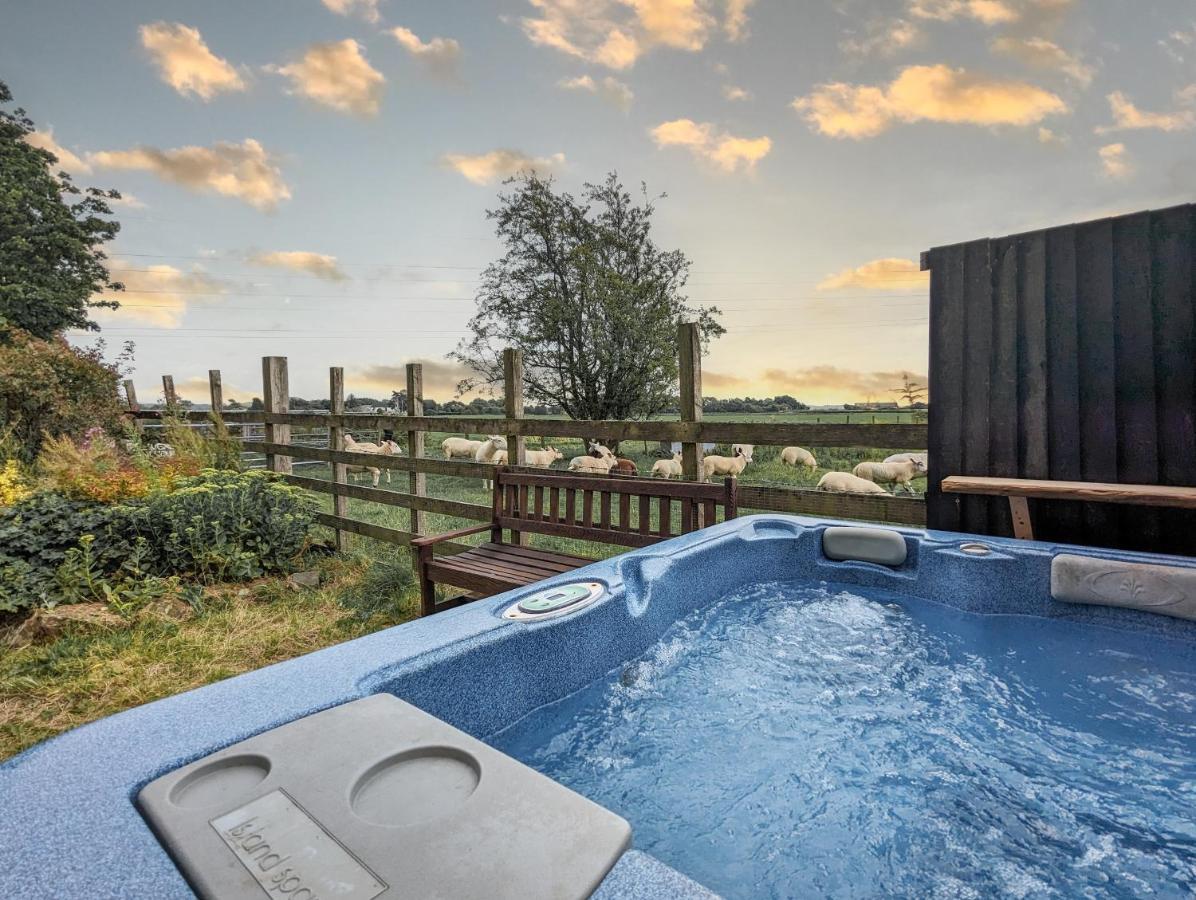 Levens The Gilpin Farmhouse, Lake District Getaway מראה חיצוני תמונה